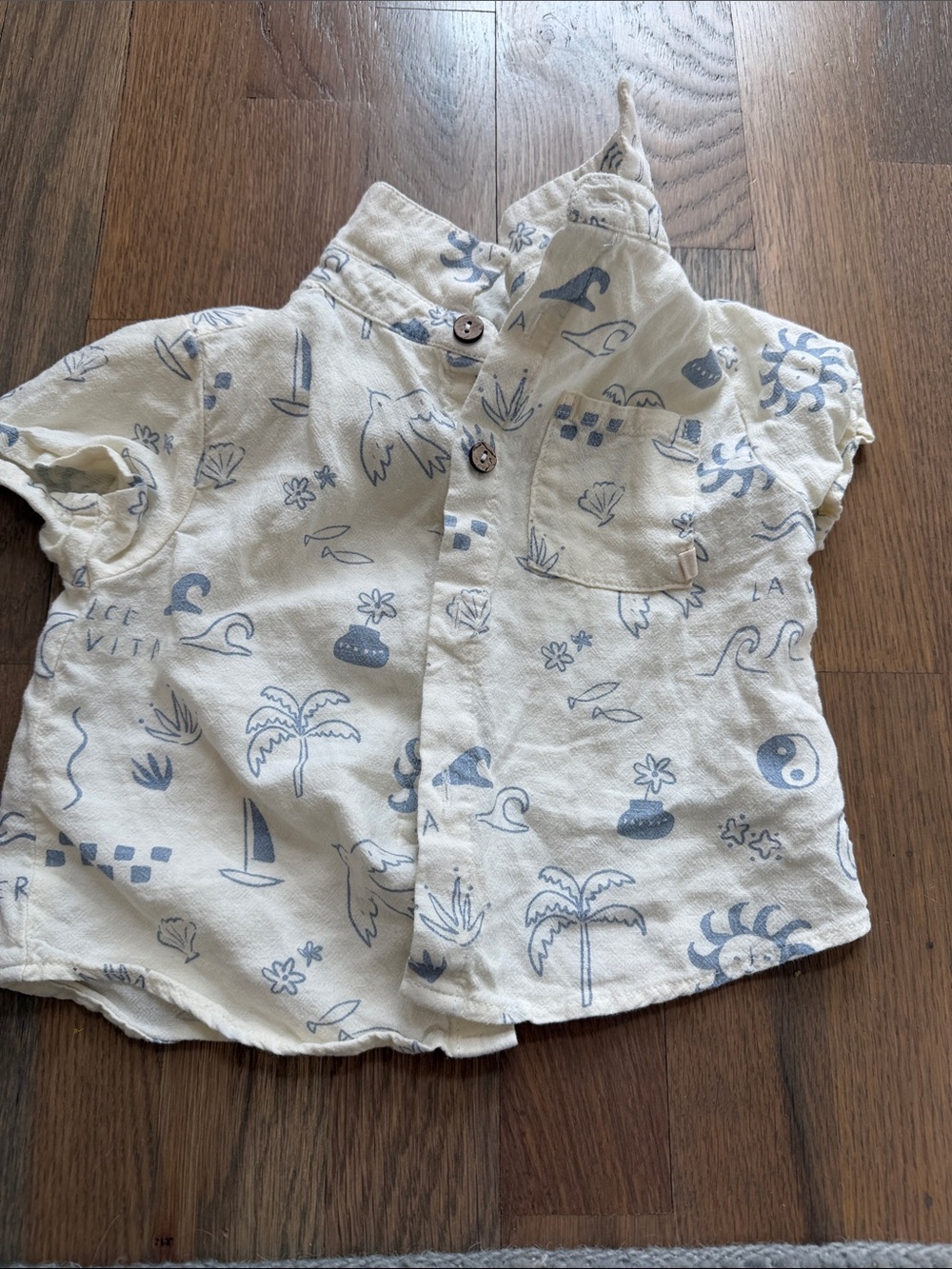 Rylee + Cru Cream Short-Sleeve Button-Front Shirt with Pale Blue Beach Print